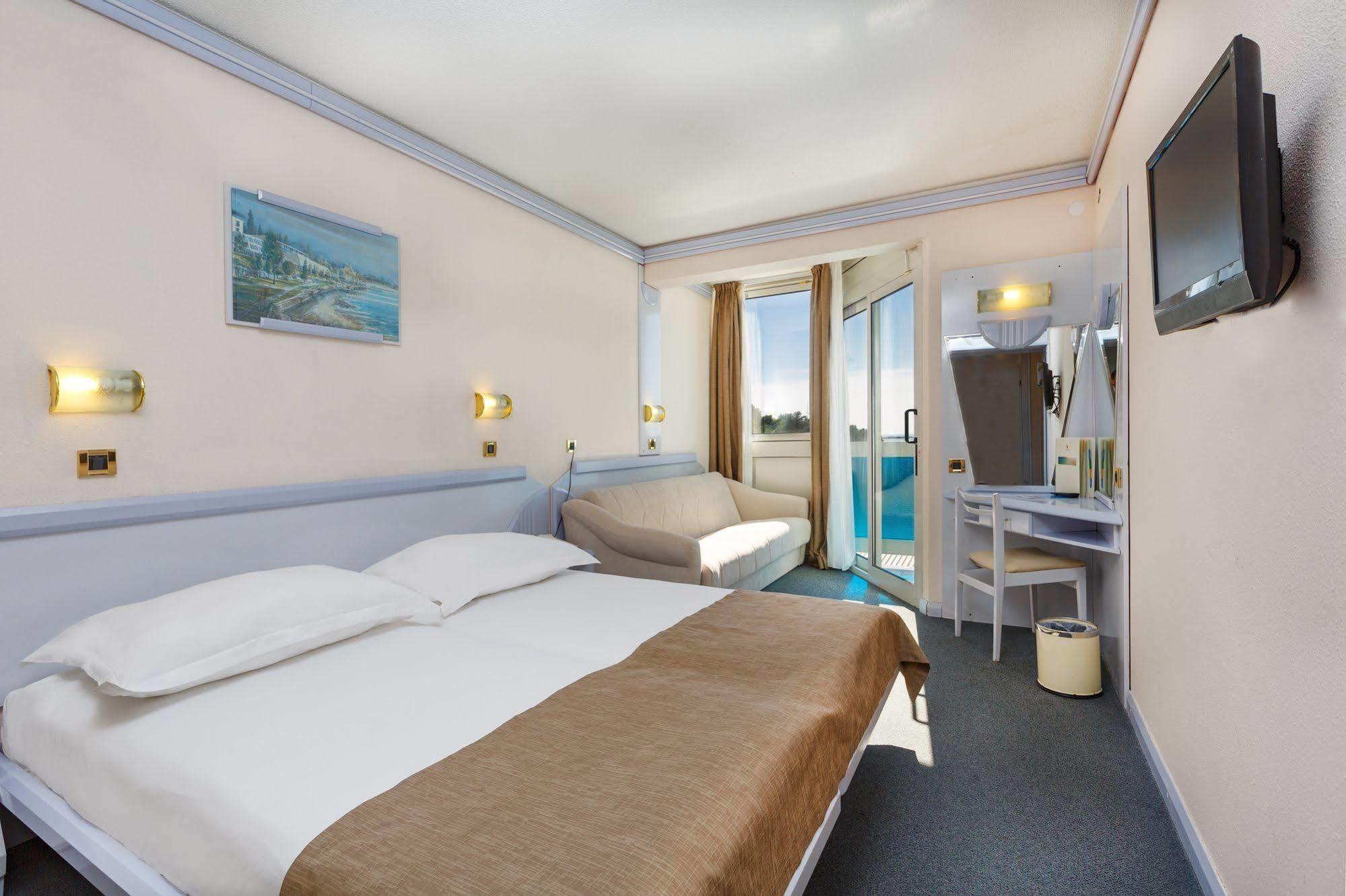Hotel Plavi Plava Laguna Porec Esterno foto